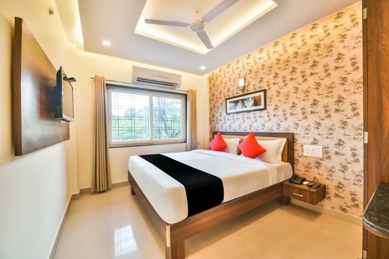 Hotel Golden Feather Udajpur Exteriér fotografie
