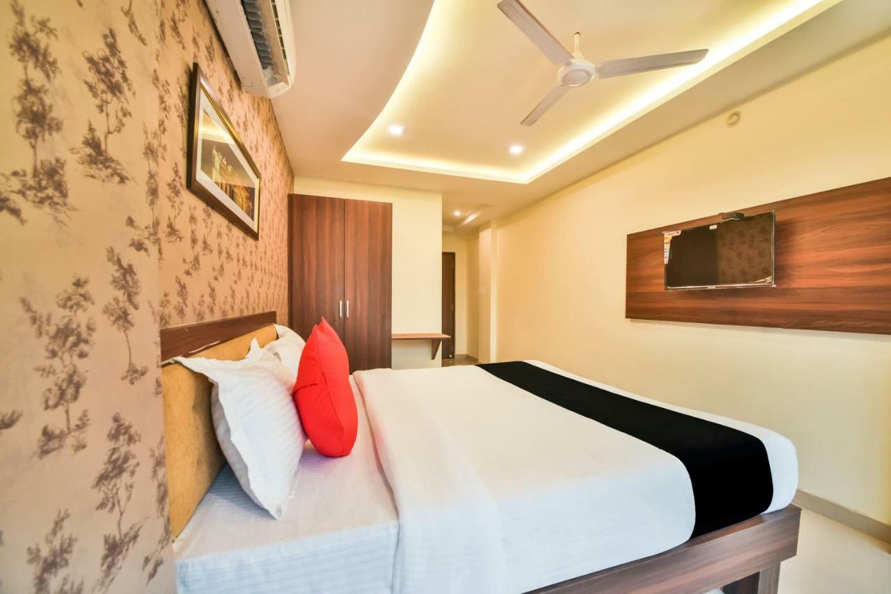 Hotel Golden Feather Udajpur Exteriér fotografie