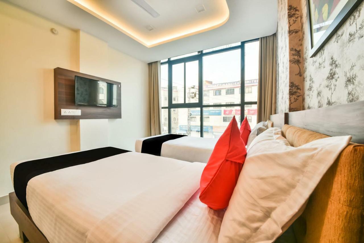 Hotel Golden Feather Udajpur Exteriér fotografie