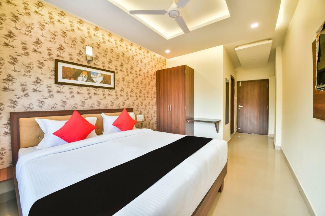 Hotel Golden Feather Udajpur Exteriér fotografie