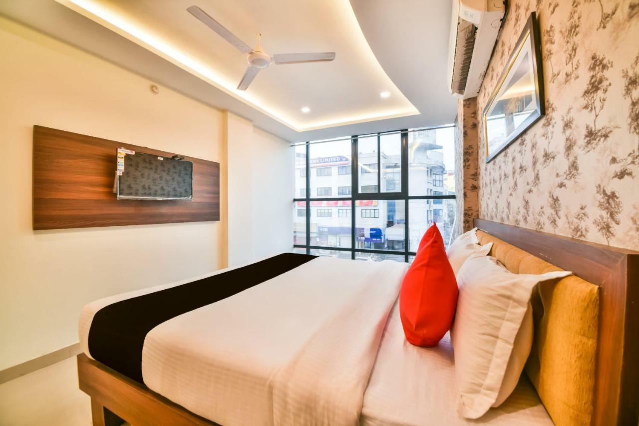 Hotel Golden Feather Udajpur Exteriér fotografie