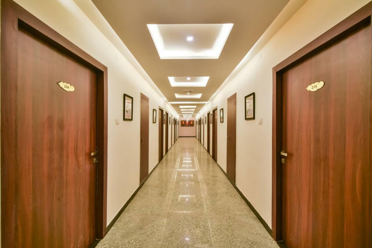 Hotel Golden Feather Udajpur Exteriér fotografie