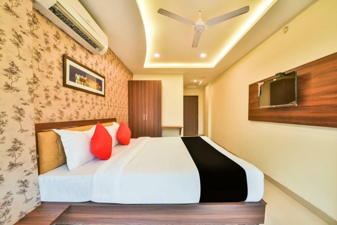 Hotel Golden Feather Udajpur Exteriér fotografie