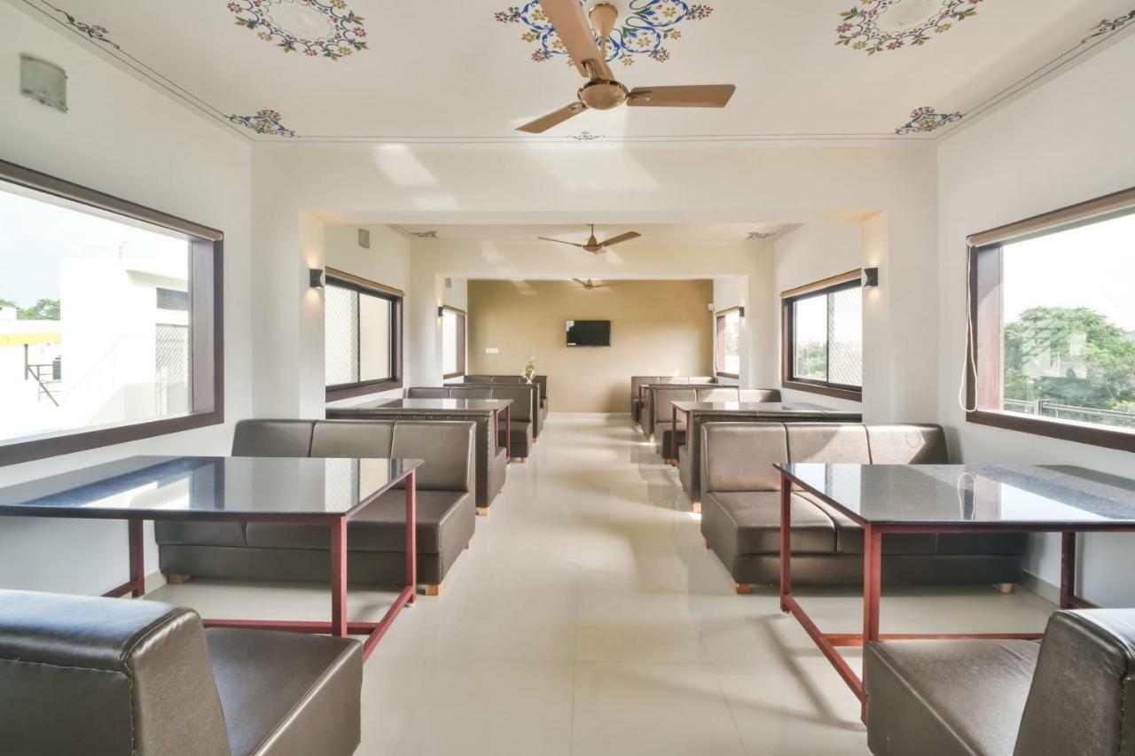 Hotel Golden Feather Udajpur Exteriér fotografie