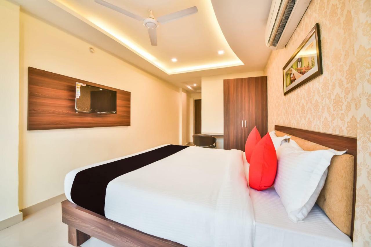 Hotel Golden Feather Udajpur Exteriér fotografie