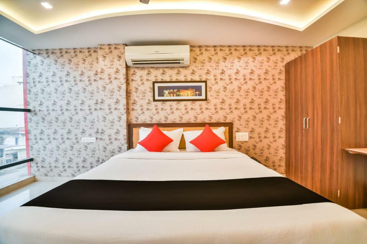 Hotel Golden Feather Udajpur Exteriér fotografie