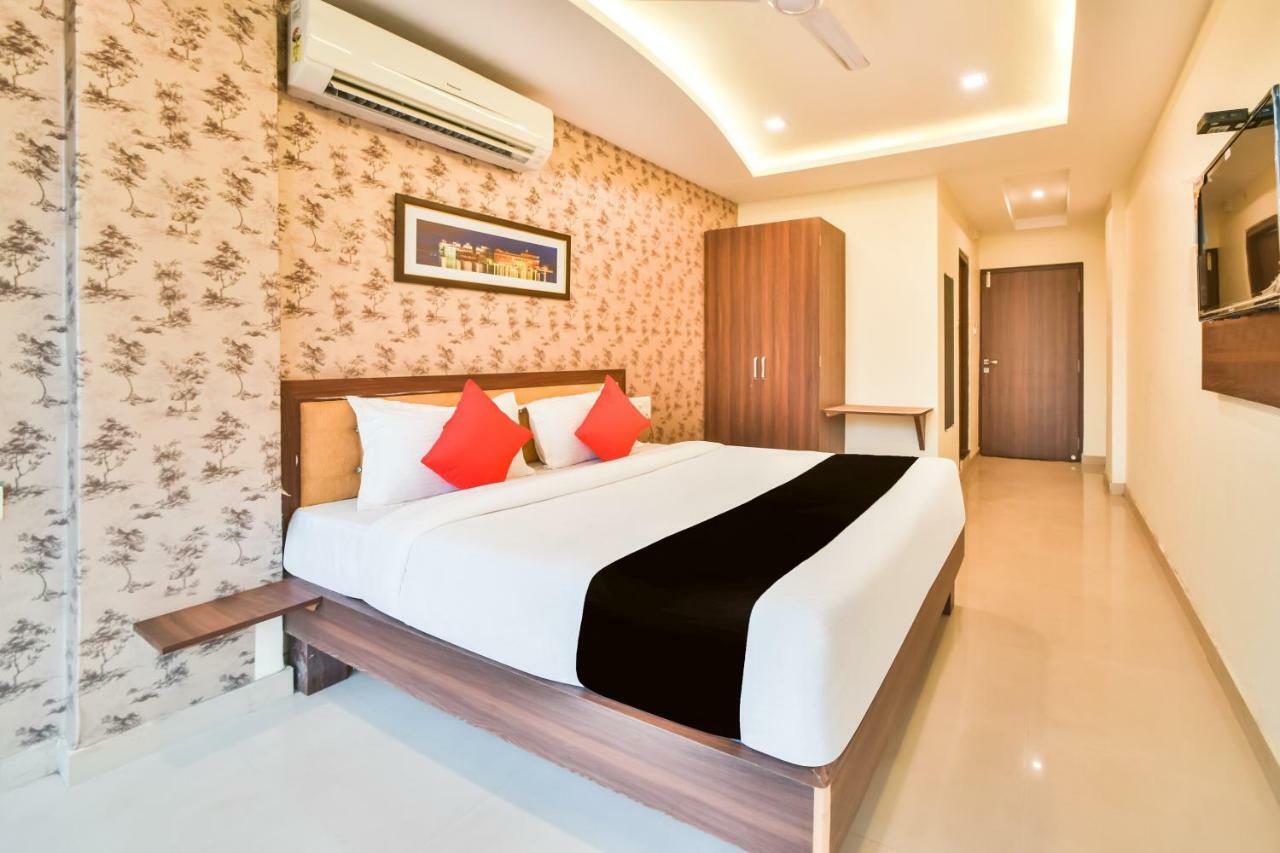 Hotel Golden Feather Udajpur Exteriér fotografie